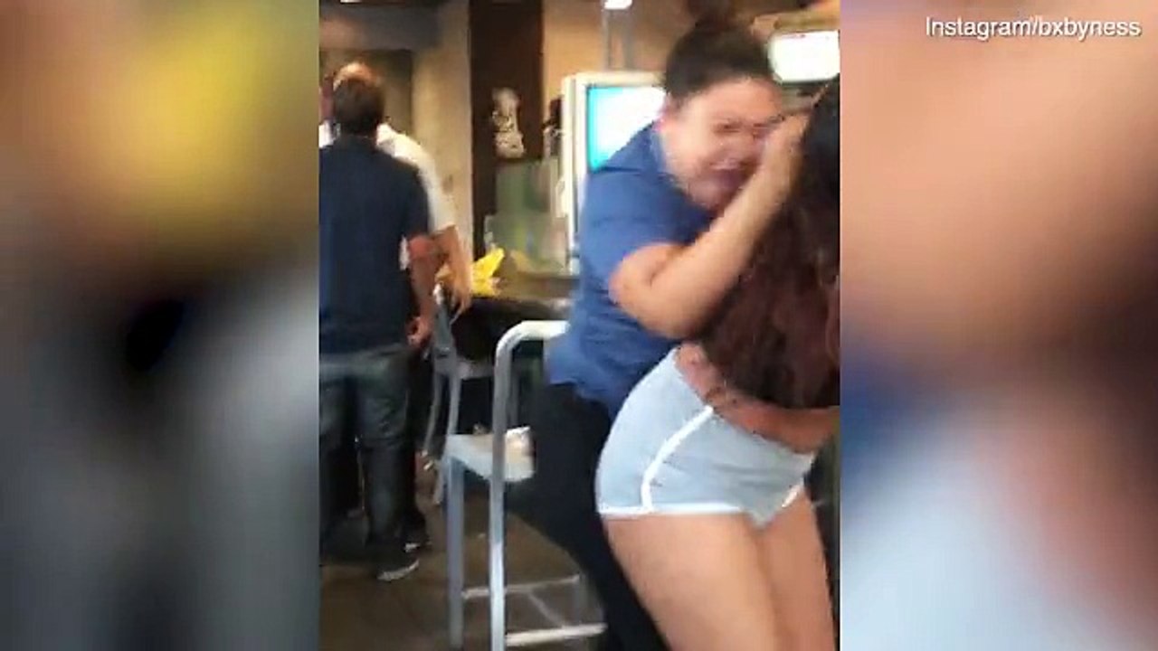 Une cliente Mcdo jette son milkshake sur une serveuse qui pète les plombs