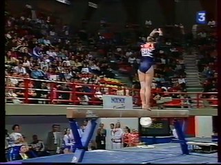 Delphine REGEASE (FRA) beam - 2002 Europeans Patras EF