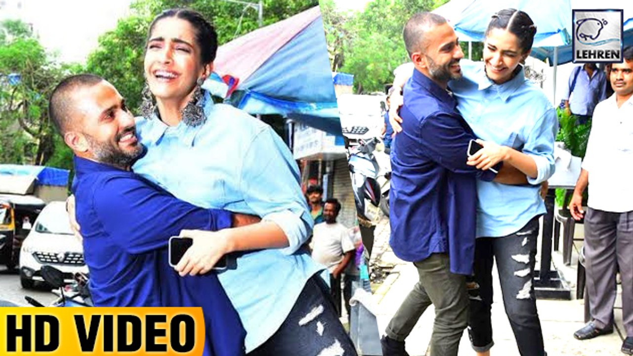 OMG! Anand Ahuja EMBARASSES Sonam Kapoor In Public