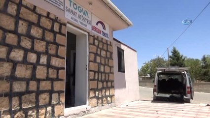 Télécharger la video: Atıl Durumdaki Köy Okulunu Fabrikaya Çevirdiler