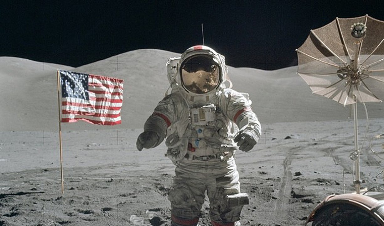 La mayoría de rusos cree que el hombre no llegó a la LUNA y que fue un montaje de los EE.UU.
