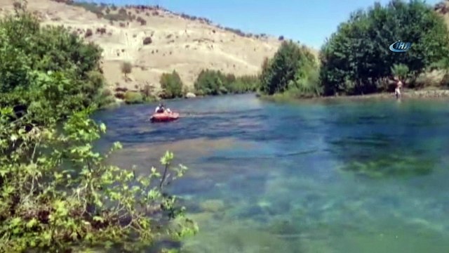 Nehirde mahsur kalan anne ve oğlunu itfaiye kurtardı