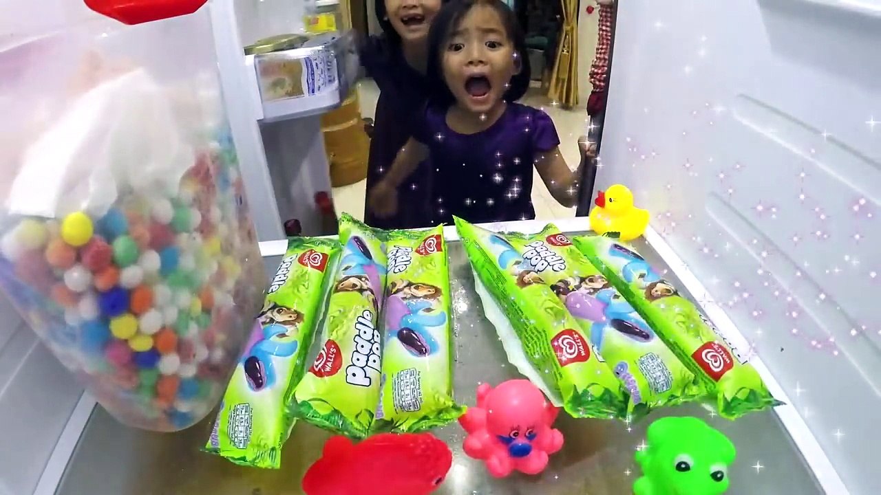 Es Krim Paddle Pop Octopus Rasa Strawberry Lapisan Jelly Rasa Saus Coklat Lifia Niala
