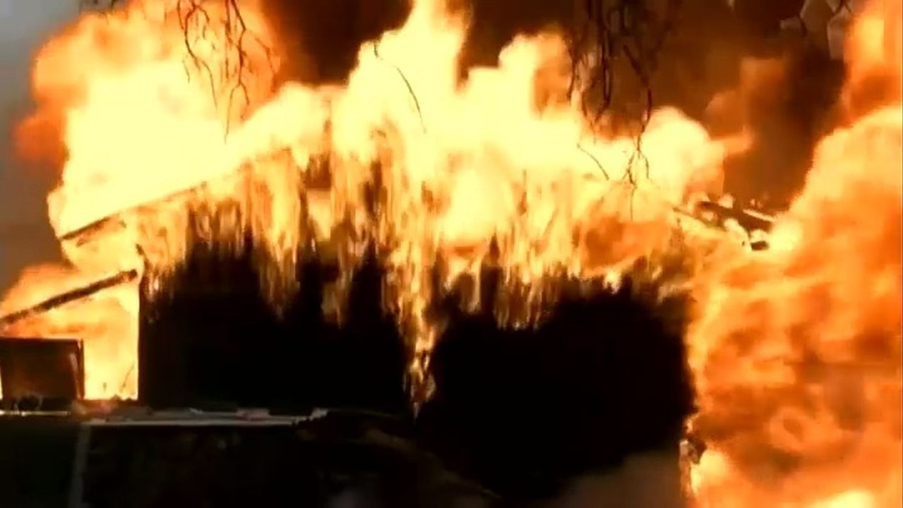 Un incendio en California mata a dos bomberos y obliga a desalojar a 40 mil personas