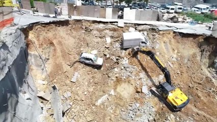 Ümraniye'de Toprağa Gömülen Aracın Göçük Altından Çıkarılışı Havadan Görüntülendi