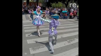 Bailarinas toman las calles de la capital de México