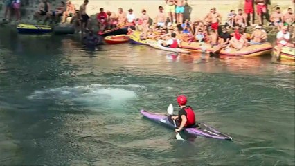 Pont historique de Mostar: Des participants courageux plongent de 27 m de haut