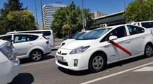 Los taxistas bloquean el Paseo de la Castellana en Madrid