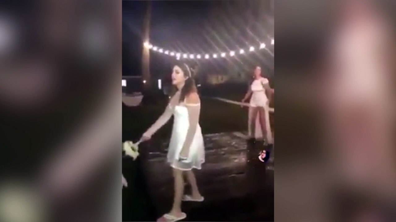 Cuando atrapas el ramo y tu novio hace esto