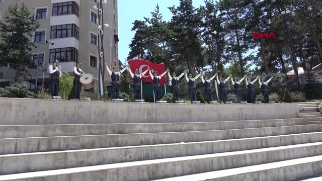 Erzurum Dadaş Bar Ekibi Heykelinin Zurnası ve Tokmağı Kayıp Hd