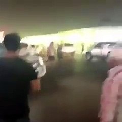 فيديو شجار بين شابين كويتيين بسبب "تحدي كيكي"