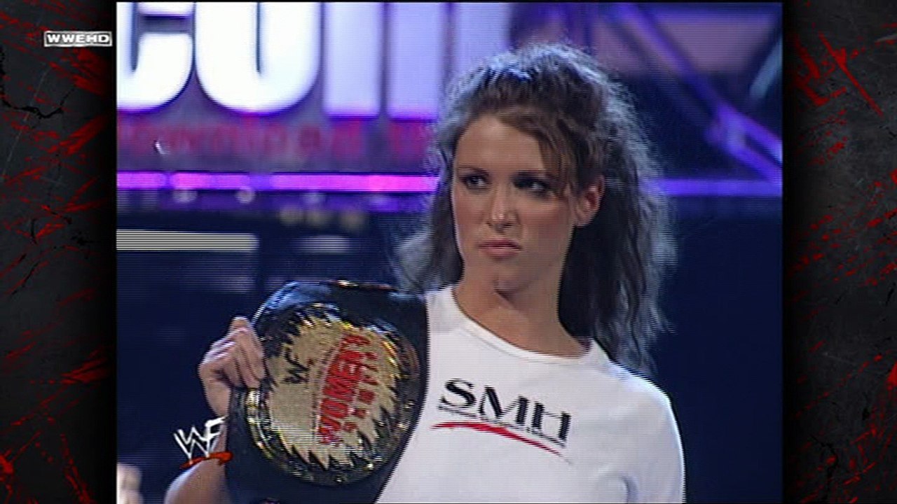 WWF RAW IS WAR - Lita vs Stephaine McMahon-Helmsley 12/6/2000