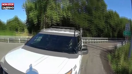 États-Unis : Un policier sur son téléphone renverse un cycliste (Vidéo)