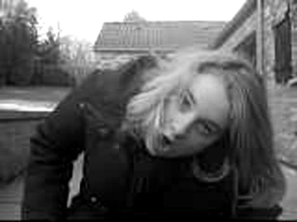 Alison à la maison 002