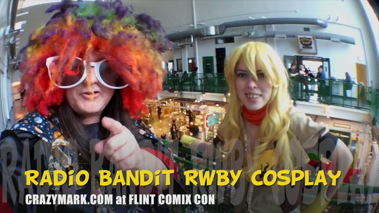 RWBY Yang Radio Bandit Cosplays with Crazy Mark