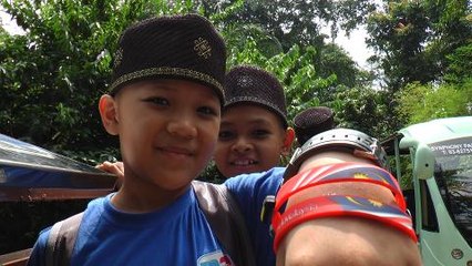 Invoking the M’sian spirit on a zoo trip