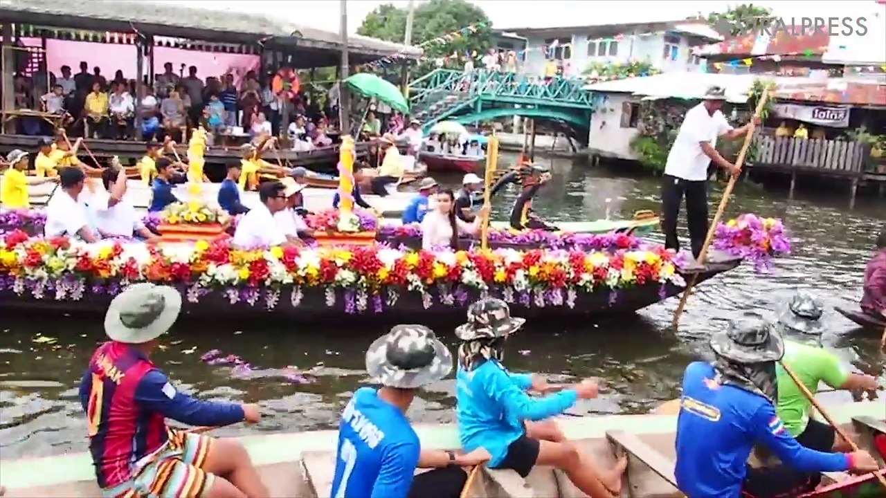 Buddhist Lent On Thai Canal