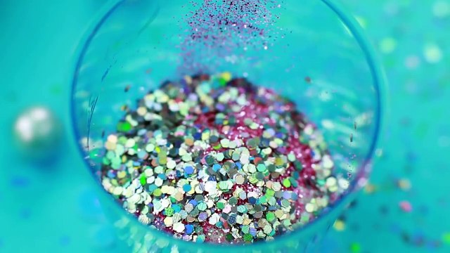 7 IDÉES ÉTRANGES DE PRODUITS DE MAQUILLAGE LES BLAGUES DE NOËL !