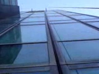 LA REMONTEE D'UNE NACELLE SUR UN IGH DE LA DEFENSE (1)