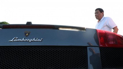 شاهد: دوتيرتي يشرف على تحطيم سيارات فارهة بقيمة 5.5 مليون دولار