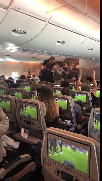 Fêter la victoire de l'équipe de France dans un avion à 40 000 pieds