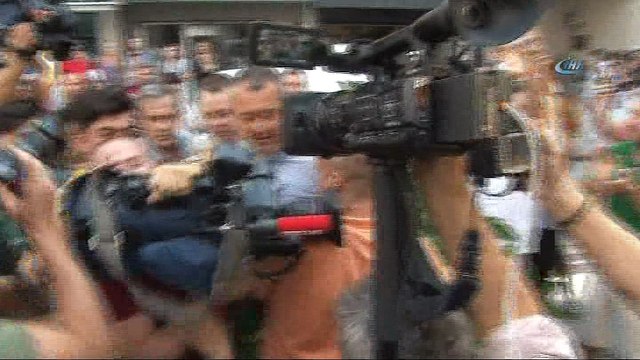 Türkiye ile ABD arasında krize neden olan, terör örgütleri FETÖ ve PKK adına suç işlediği ve casusluk yaptığı iddiasıyla yargılanan ABD'li Papaz Andrew Craig Brunson'ın'ın avukatı İsmail Cem Halavurt, ev hapsi ve yurt dışına çıkış yasağı kara