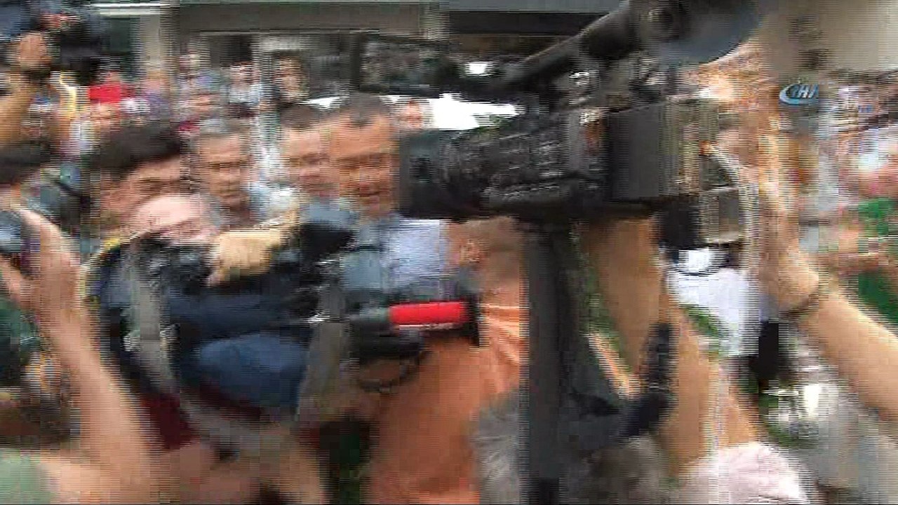 Türkiye ile ABD arasında krize neden olan, terör örgütleri FETÖ ve PKK adına suç işlediği ve casusluk yaptığı iddiasıyla yargılanan ABD'li Papaz Andrew Craig Brunson'ın'ın avukatı İsmail Cem Halavurt, ev hapsi ve yurt dışına çıkış yasağı kara