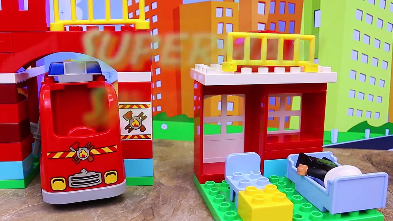 Duplo Lego New Fire Station and Fireman with Firetruck Saved by Batman and Superman Superh