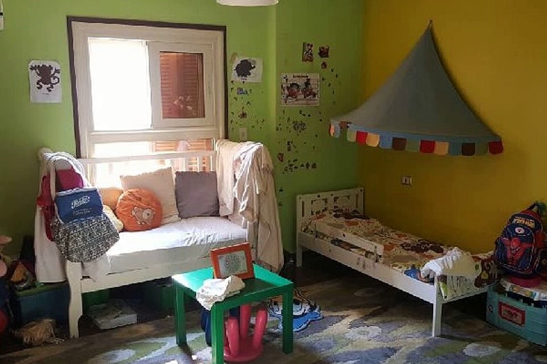 التجمع الخامس  الحي الاول  بنت هاوس 280 متر   80 م روف  تشطيب سوبر لوكس