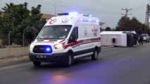 Kaldırıma çarpan minibüs devrildi: 2 yaralı - ADANA
