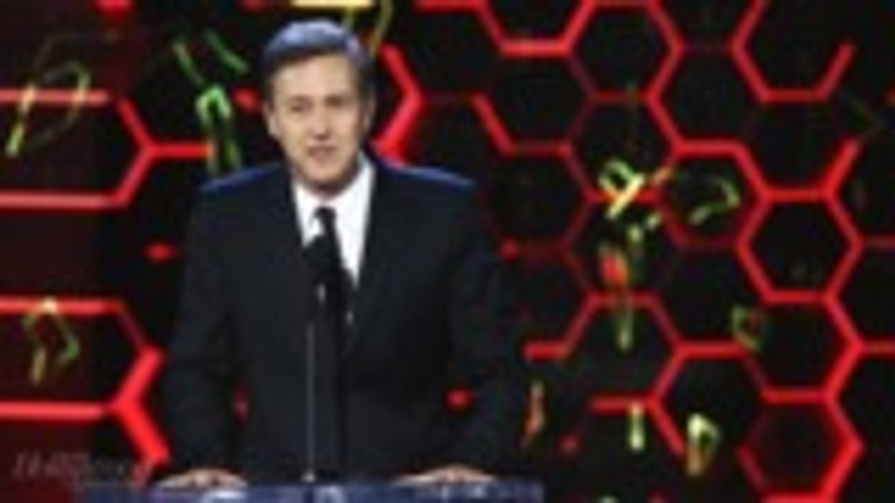 Edward Norton Takes Shots at Marvel During Bruce Willis Roast | THR News