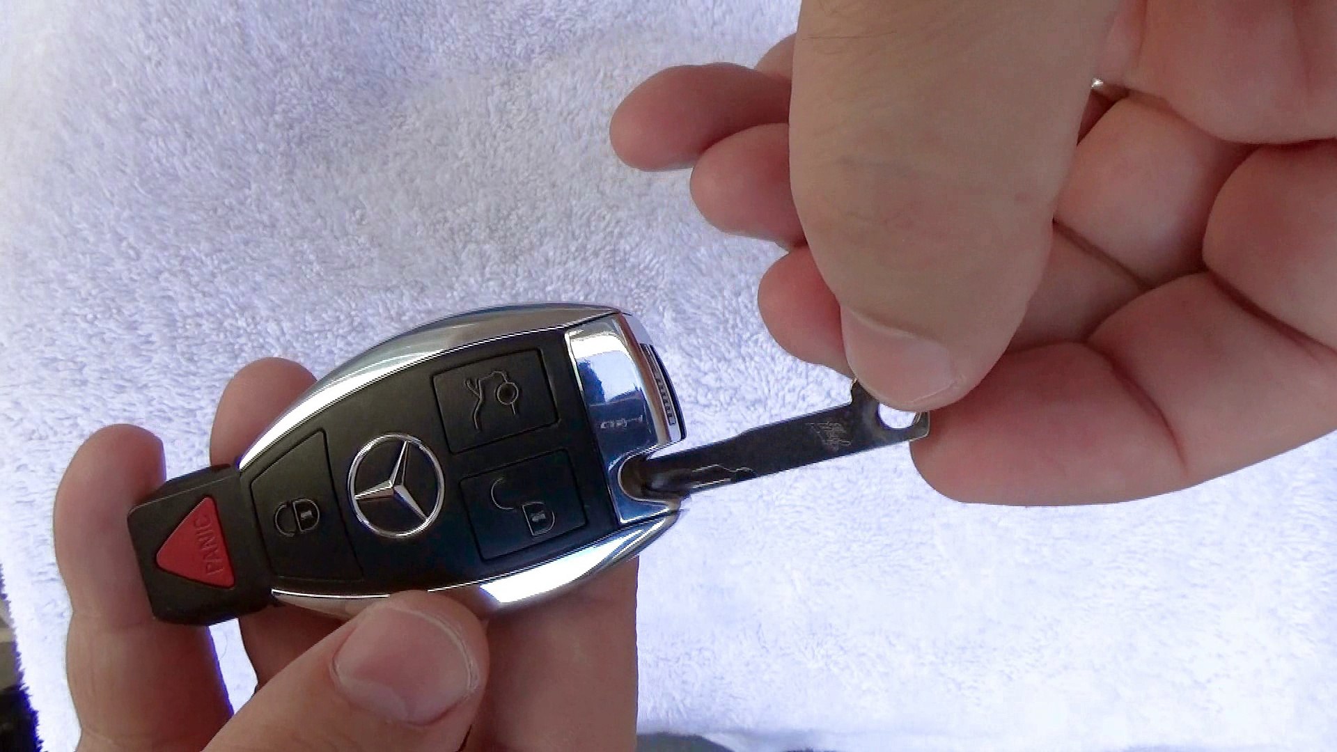 Change your Mercedes Benz Key Fob Battery in Less than 60 Seconds! - DIY # mercedes #mercedesbenz 
