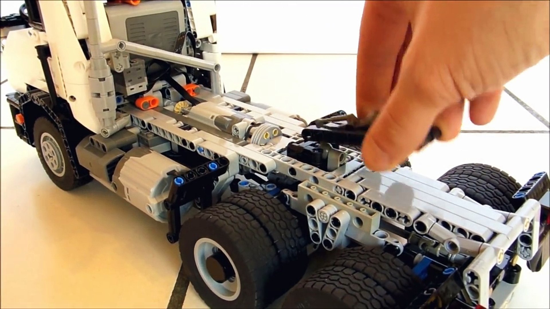 LEGO Technic 6x6 Truck with Tipper Semi Trailer - video Dailymotion