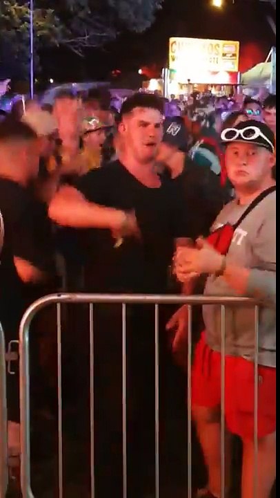 Danseur de l'année ! Ces mouvements sont irréels ! Festival de musique électro !