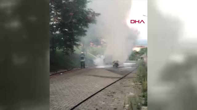 Kocaeli Alev Alev Yanan Otomobil Kullanılamaz Hale Geldi