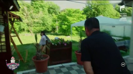 Angie a fugit goală, prin fața restaurantului, de frica lui Nea Mărin