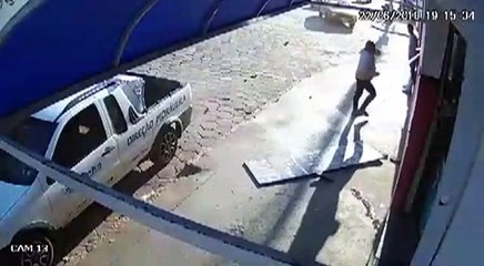 Kazadan son anda kurtulan kadın