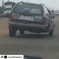 Un véhicule circulant avec trois roues (seulement) filmé par un automobiliste au Nigeria !
