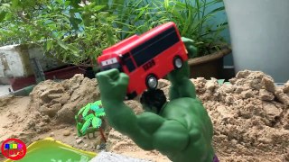 Hulk in trouble Gani Tayo Bus falls into the water! Disney cars Mater rescue Tayo Bus toys