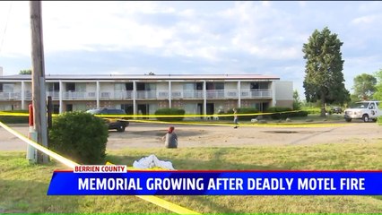 Скачать видео: Memorial Grows Outside Hotel Where Fire Killed Young Mother, 5 Children