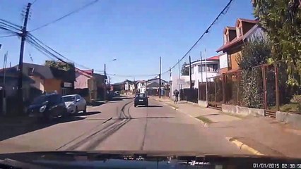 Chili : Un voleur se fait arrêter par un policer en mode "This Is Sparta" !