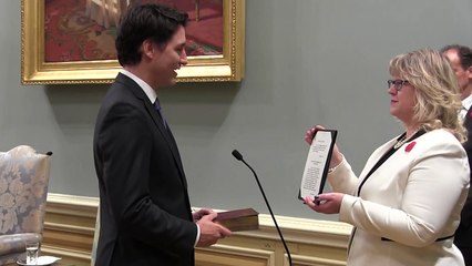 Justin Trudeau takes oath of office