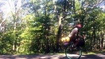 Ed fietst 3 jaar op eenwieler om geld op te halen voor arme kinderen