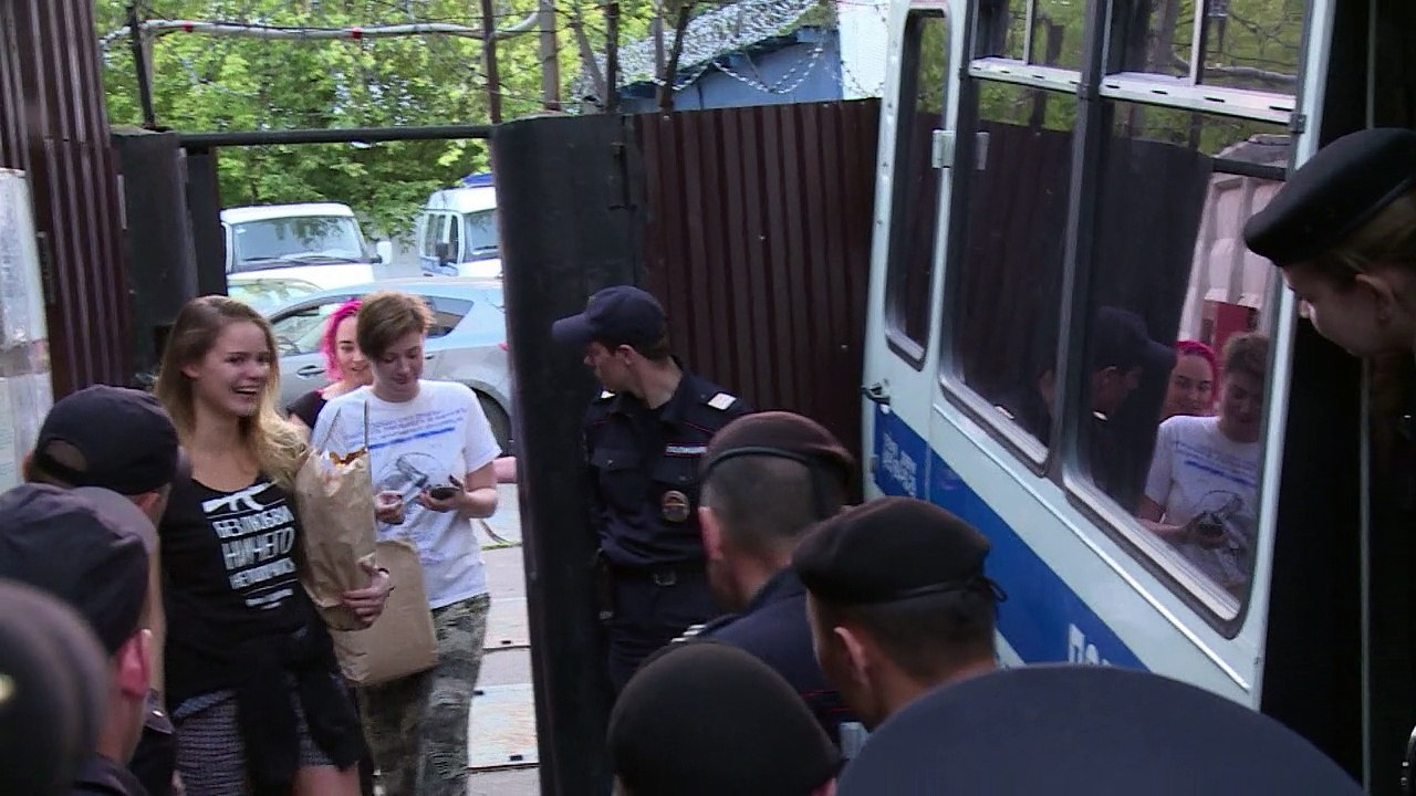 Integrantes do ‘Pussy Riot’ detidos