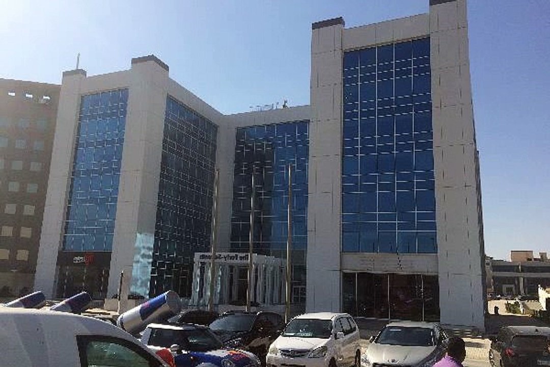 مكتب للإيجار بموقع متميز بالتجمع الخامس