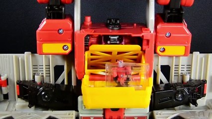 Transformers Titan Return Autobot Blaster & Twincast en español