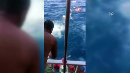 Batan lastik bottaki göçmenler tur teknesi personelince kurtarıldı - MUĞLA