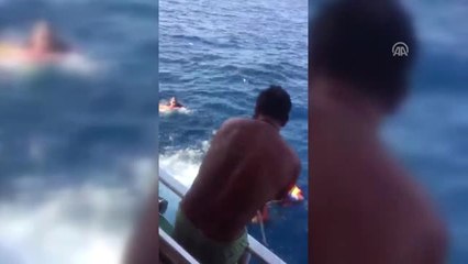 Batan Lastik Bottaki Göçmenler Tur Teknesi Personelince Kurtarıldı