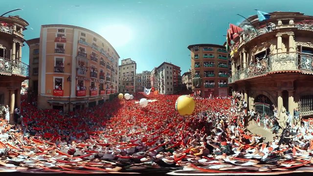 Run with the bulls in Pamplona - 360 Video