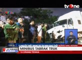 Minibus Rombongan Pengantin Tabrak Truk, 13 Orang Tewas